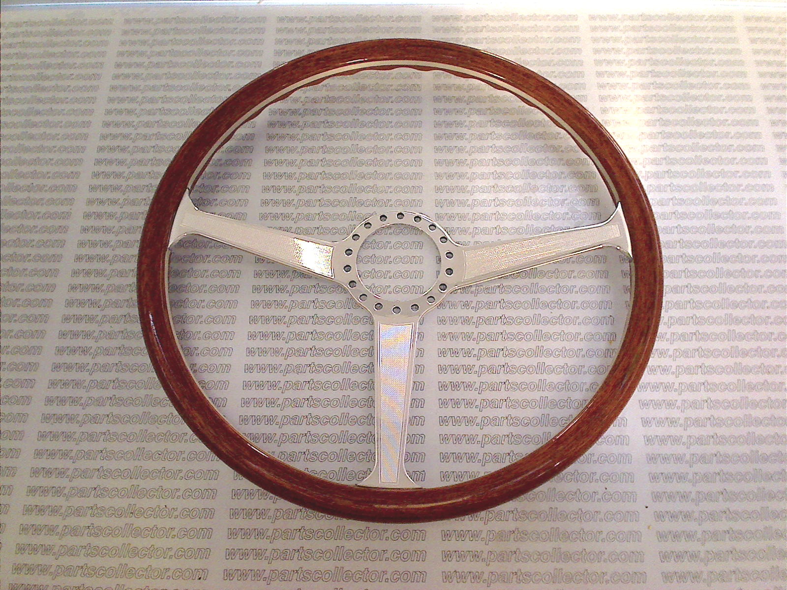 STEERING WHEEL     DIAMETER 420 mm